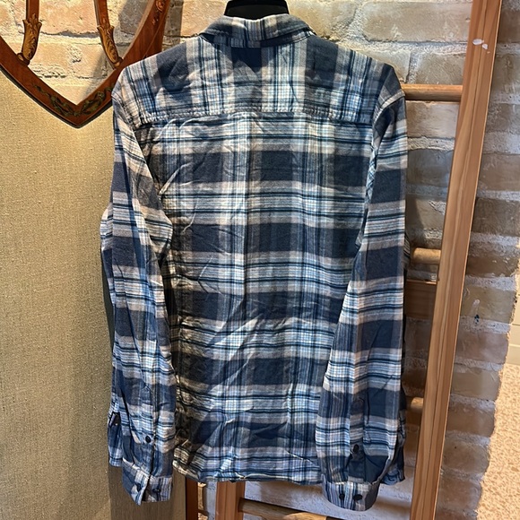 Patagonia men’s size XL flannel button down shirt in blue plaid pattern - Picture 5 of 9